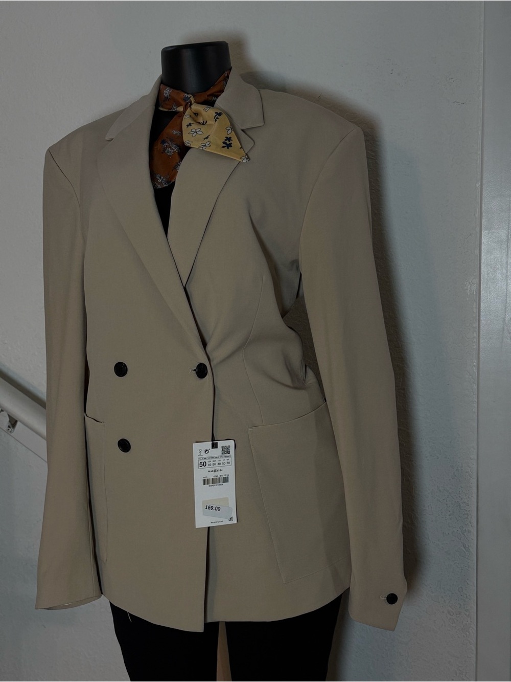 Zara Beige Double-Breasted Blazer with Black Buttons size 40 USA